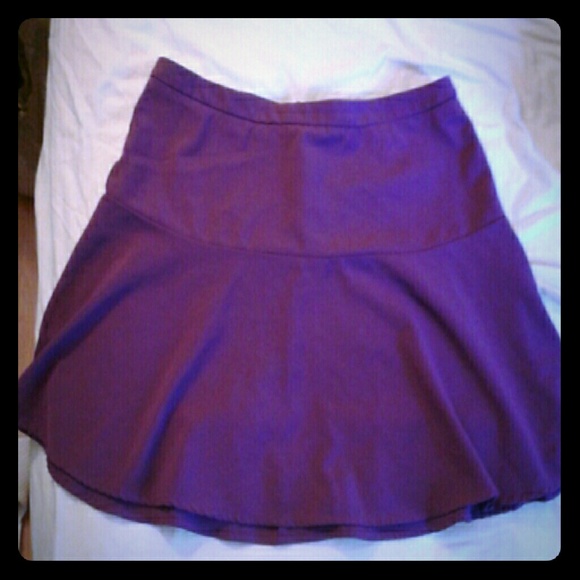 Skirt. Back Zipper - Picture 2 of 4